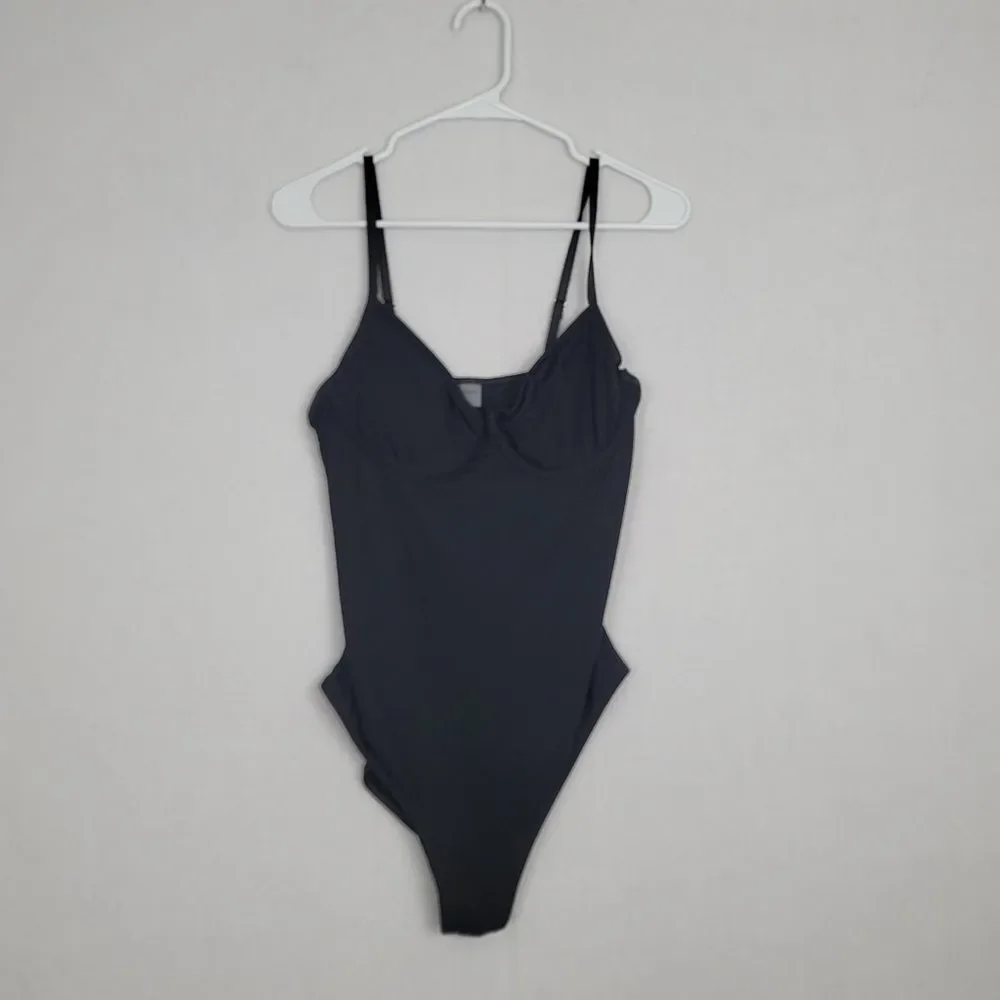 Old Navy Medium Black Adjustable Spaghetti Strap Padded Bra One Piece Swimsuit